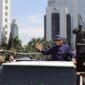 Usai dilantik menjadi Presiden ke-8 RI, Prabowo Subianto menyapa masyarakat dan menuju Istana Merdeka menggunakan mobil nasional made in Indonesia Pindad Maung. (Tim Media Prabowo Subianto)