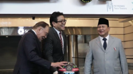 Presiden Prabowo Subianto bertemu PM Malaysia Anwar Ibrahim di Menara Kembar Petronas, Kuala Lumpur. (Dok. Tim Media Prabowo)