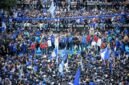 Dengan hanya mengenakan kaos singlet warna putih, Gubernur Jawa Barat Dedi Mulyadi atau akrab disapa KDM, Minggu (25/5/2025), mengumumkan pemberian bonus kepada pemain Persib. (Foto: Dok.Humas Jabar)