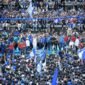 Dengan hanya mengenakan kaos singlet warna putih, Gubernur Jawa Barat Dedi Mulyadi atau akrab disapa KDM, Minggu (25/5/2025), mengumumkan pemberian bonus kepada pemain Persib. (Foto: Dok.Humas Jabar)