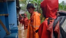 BPBD Kabupaten Ciamis melakukan monitoring dan assesment ke permukiman terdampak banjir di Kabupaten Ciamis, Jawa Barat. (Dok. BPBD Kabupaten Ciamis.)