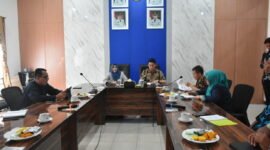 Wakil Bupati Sumedang memimpin rapat untuk percepatan Koperasi Merah Putih ( Dok.Hallojabar.com / Siti Kowati )