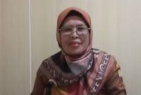 Hj Wiwi telah 37 tahun bekerja selaku perangkat Desa Cinanjung Sumedang ( Dok.Hallojabar.com / Dody Nsh )