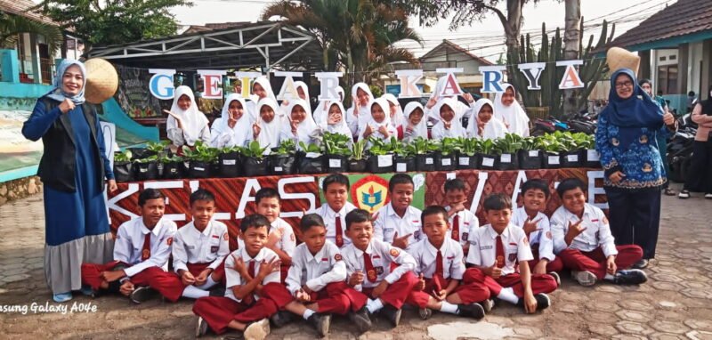 Siswa-siswi SD Negeri Ciluluk 2 Kecamatan Tanjungsari gelar karya P5 ( Dok. Halojabar.com / Dody Nsh )
