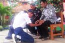Secara simbolis pihak sekolah menyerahkan siswa-siswi Kelas IX kepada orangtua yang diwakili Komite Sekolah. ( Dok.Hallojabar.com / Abdul Haris )