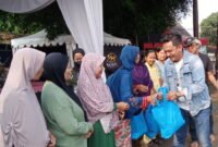 Bantuan kali ini, berupa beras sebanyak 5 kg dan sembako lainnya kepada 50 penerima manfaat kebanyakan para jompo dan Marbot atau pengurus masjid.( Dok.Hallojabar.com / Dody Nsh )