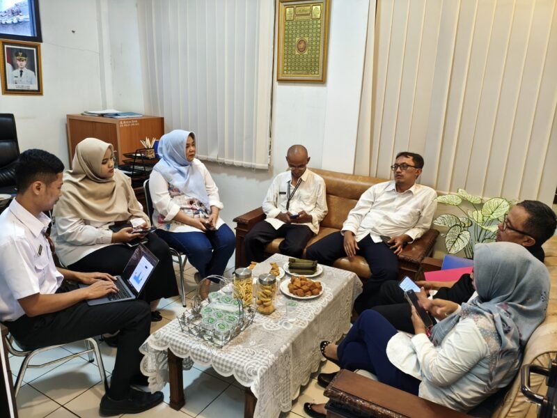 Biro Hukum dan HAM Setda Provinsi Jawa Barat berkunjung ke Sekretariat DPRD Kabupaten Sumedang ( Dok.Hallojabar.com / Siti Kowati ) 