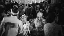 2. Pernikahan anak Dedi & Karyoto di Garut makan korban jiwa. Ribuan warga ricuh demi hidangan gratis. (Instagram.com @maula_akbar08)