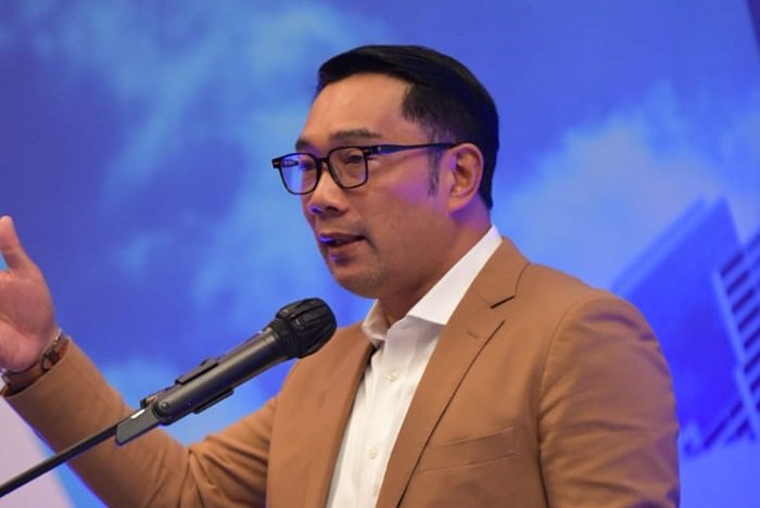 Mantan Gubernur Jawa Barat, Ridwan Kamil diduga gunakan dana korupsi beli Mercy keluarga Habibie. (Facebook.com @Ridwan Kamil)

