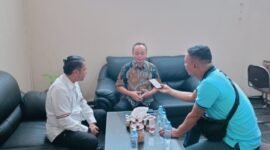 Plt Kasubag TU Kantah Kabupaten Bogor 1, dengan awak media. 