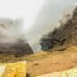 Pemandangan megah Kawah Ratu di Gunung Tangkuban Parahu, Jawa Barat, dengan asap belerang tipis yang mengepul dari dasar kawah, menawarkan panorama alam yang eksotis dan memukau bagi setiap pengunjung. Keindahan geologis ini senantiasa menjadi daya tarik utama bagi wisatawan lokal maupun mancanegara.