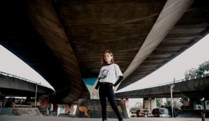 Mengintip Dinamika Distro: Ketika Gaya Jalanan Jadi Tren Fashion Nasional