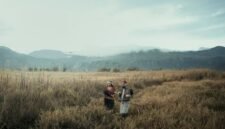 Gunung Tangkuban Parahu menjulang megah, saksi bisu dari legenda Sangkuriang yang abadi, mengingatkan kita pada kisah cinta terlarang dan konsekuensi moral yang terukir dalam lanskap budaya Sunda. Keindahan alam ini seolah menyimpan bisikan narasi kuno yang tak pernah pudar termakan zaman.