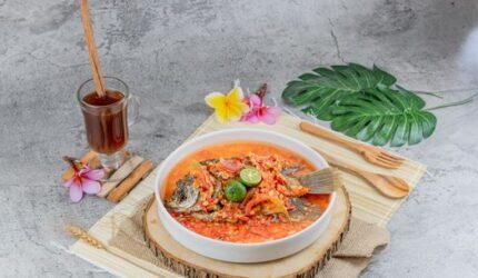 Sensasi Pedas Seblak Bandung: Evolusi Rasa dari Gerobak hingga Cafe Kekinian