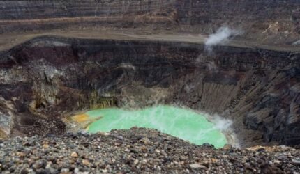 Kawah Putih: Pesona Magis Danau Belerang di Bandung Selatan