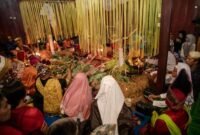 Pemandangan hijaunya hutan tropis dataran tinggi di lereng Gunung Ciremai, menunjukkan kekayaan vegetasi yang menjadi habitat bagi berbagai jenis flora dan fauna endemik. Hutan ini merupakan bagian penting dari ekosistem yang perlu terus dilindungi dan dijaga kelestariannya.
