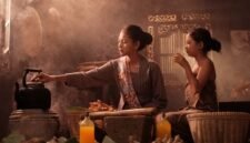 Beragam bahan alami seperti rimpang kunyit, jahe, dan temulawak yang siap diolah menjadi ramuan jamu tradisional Indonesia. Minuman ini telah lama dipercaya memiliki khasiat luar biasa untuk menjaga kesehatan tubuh secara alami.