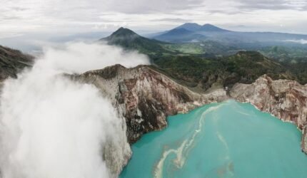 Kawah Putih: Pesona Magis Danau Belerang di Ujung Selatan Bandung