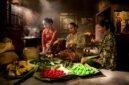 Berbagai ramuan jamu tradisional Indonesia dengan bahan-bahan alami seperti kunyit, jahe, dan temulawak siap disajikan, menunjukkan kekayaan warisan herbal Nusantara. Minuman sehat ini kian digemari sebagai pilihan gaya hidup modern.